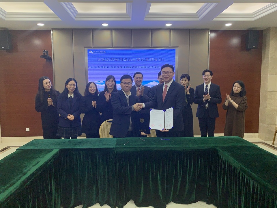 중국 소흥문리대학과 업무협약체결.jpg
