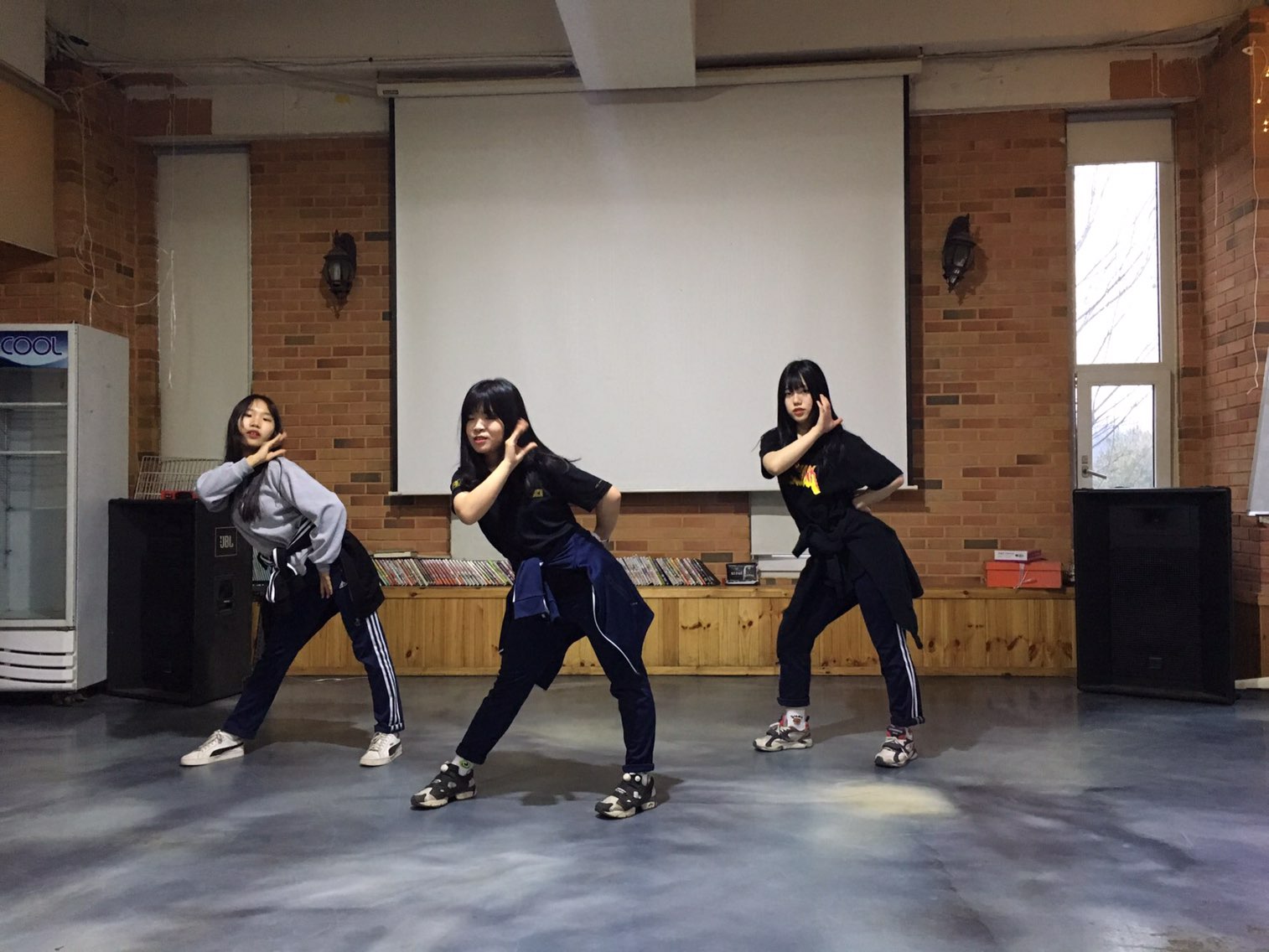 KakaoTalk_Moim_5hdzPa7RWucfTJgbrE3kOAxM78iaNY.jpg