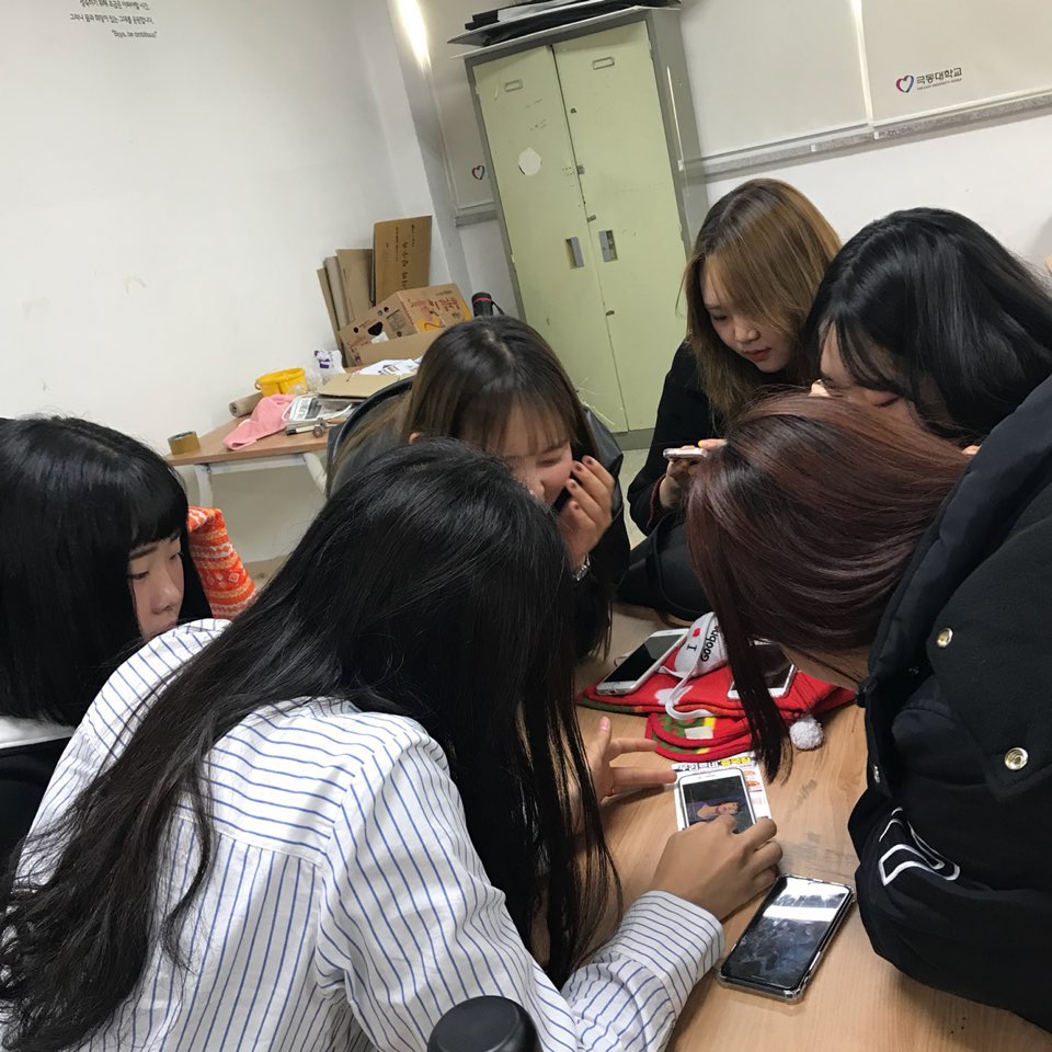 1 디자인학과 과제중.jpg