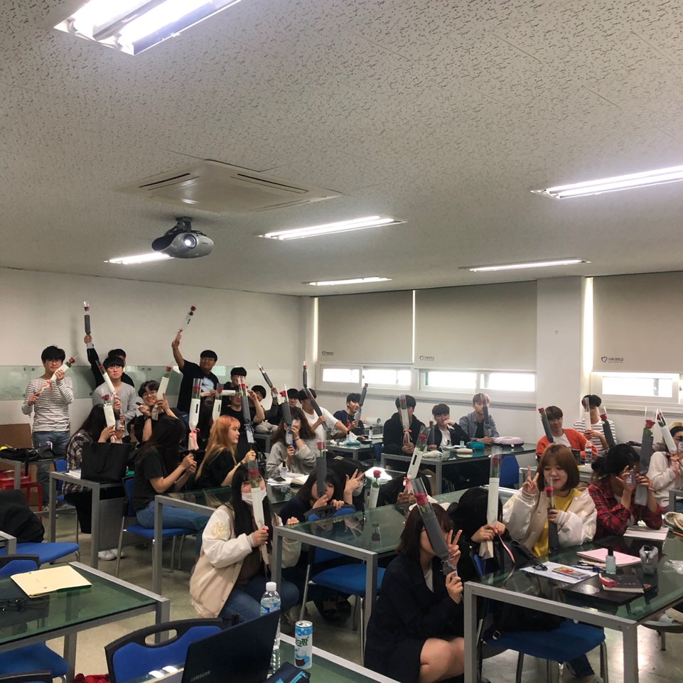 20190520 1학년 성년의 날 단체사진.jpg