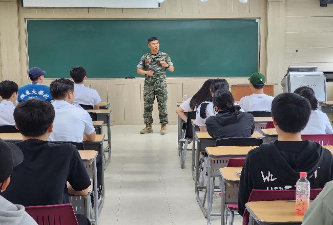 1기 김호성 선배 해병대 소위 임관 후 후배 격려 방문