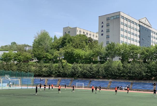 05.03 축구친선경기(사복) 3.jpg