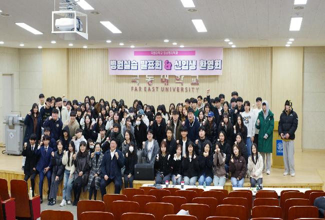 신입생 환영회 단체 사진.jpg