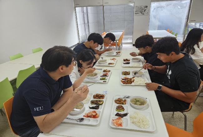 2023학년도 2학기 개강준비 대청소 후 학과장님과의 식사