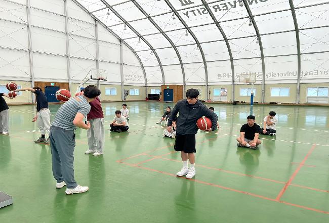 농구실기 수업(스트레칭과 볼핸들링)