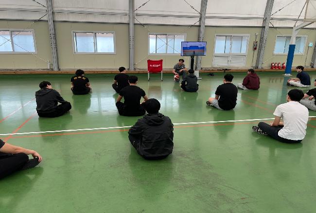 농구실기 수업(스트레칭과 볼핸들링)