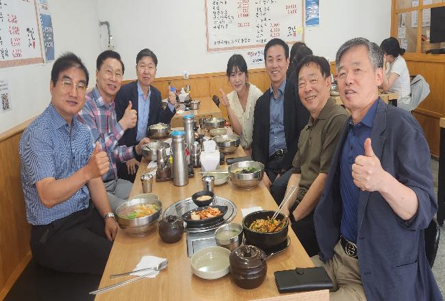 학과회의_교수.jpg